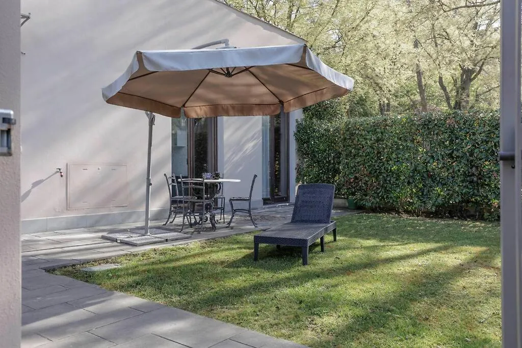 Michelangelo Deluxe Garden Apartment Florence Italy