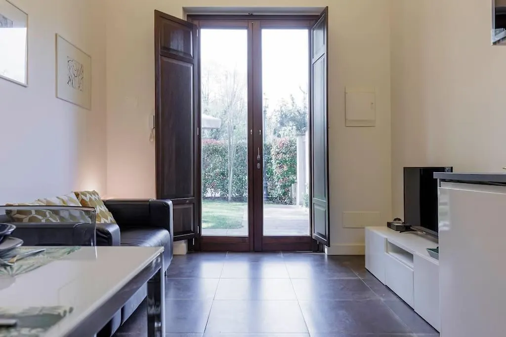 Michelangelo Deluxe Garden Apartment Florence