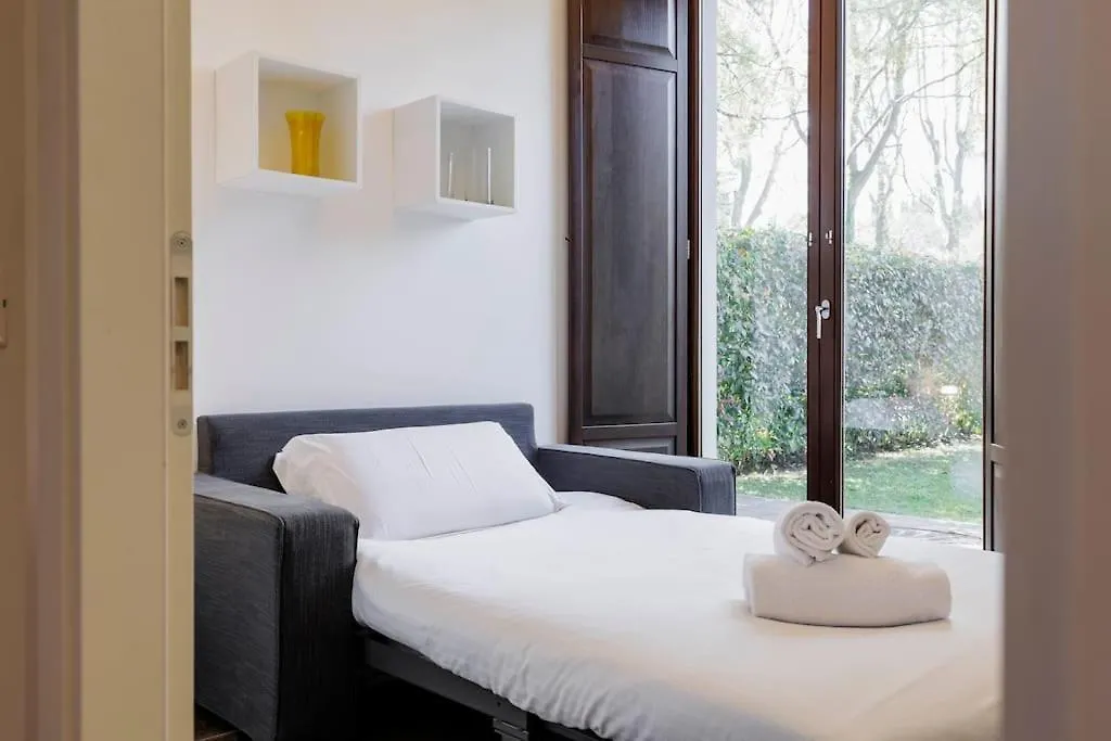 Michelangelo Deluxe Garden Apartment Florence