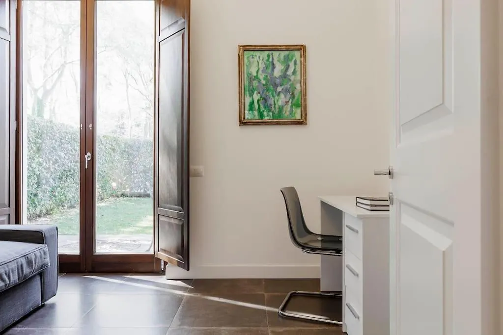 Michelangelo Deluxe Garden Apartment Florence