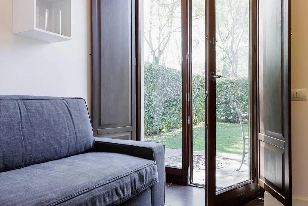 Michelangelo Deluxe Garden Apartment Florence Italy