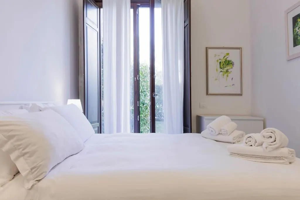 Michelangelo Deluxe Garden Apartment Florence